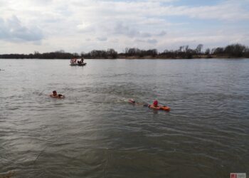 Tarnobrzeg. Morsy po raz czwarty przepłynęły Wisłę