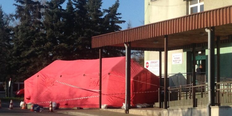 Sandomierz: Nie ma koronawirusa u pacjentów szpitala.