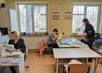 Sandomierz: Tysiąc maseczek higienicznych uszyją pracownicy WTZ przy Stowarzyszeniu Tratwa.
