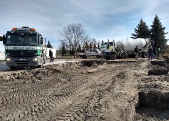 Sandomierz: Trwa rozbudowa wiaty magazynowej na terenie oczyszczalni ścieków.