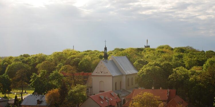 Sandomierz: Część wiernych zostaje w domach.