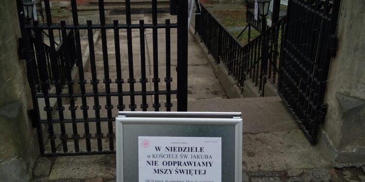 Sandomierz: Sandomierscy dominikanie odwołali msze święte w niedzielę.