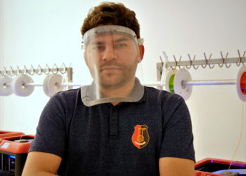 Stalowa Wola. Drukują przyłbice ochronne