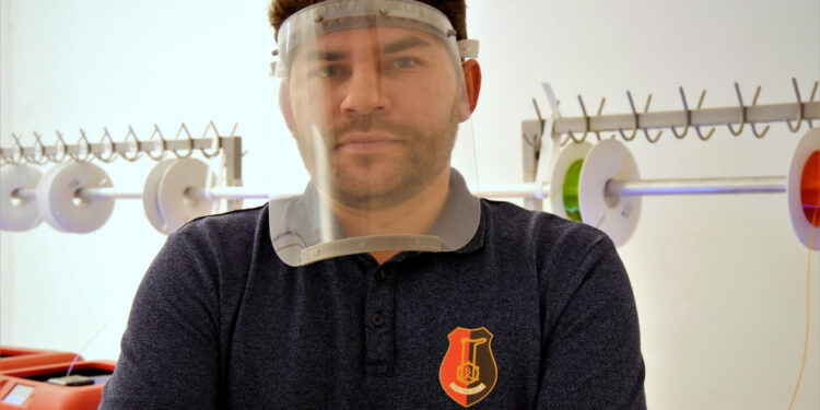 Stalowa Wola. Drukują przyłbice ochronne