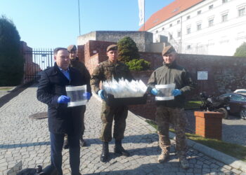 Sandomierz: Przyłbice dla sandomierskich terytorialsów.