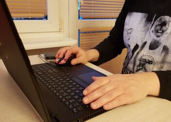 Tarnobrzeg. Korzystaj z technologii. W te święta zostań  w domu!