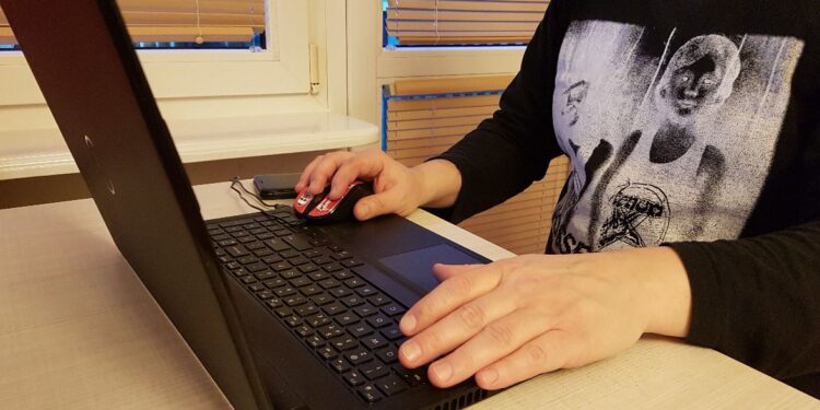 Tarnobrzeg. Korzystaj z technologii. W te święta zostań  w domu!