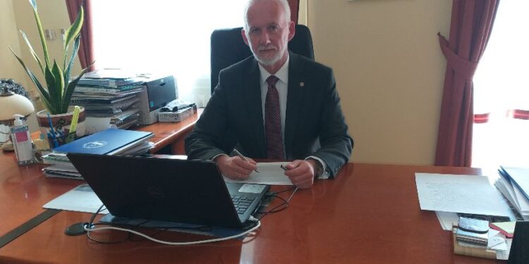 Tarnobrzeg. Do  tegorocznych maturzystów zwrócił się były dyrektor LO, wciąż nauczyciel, dziś prezydent miasta.