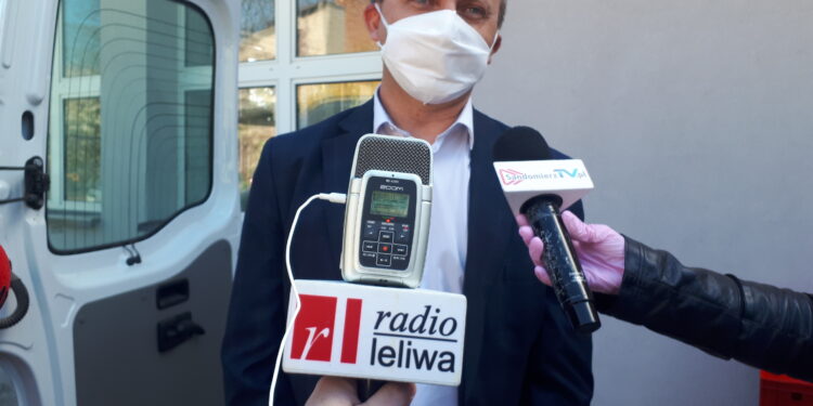 Sandomierz, Koprzywnica: Trzy busy z darami dla DPS w Sandomierzu.