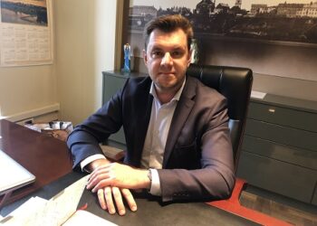 Sandomierz: Burmistrz chce rozwiązać umowy z organizacjami pożytku publicznego i stowarzyszeniami.