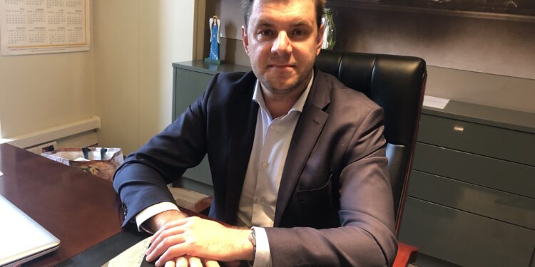 Sandomierz szuka oszczędności, wyłączając wieczorem oświetlenie na części ulic – mówi burmistrz Marcin Marzec.