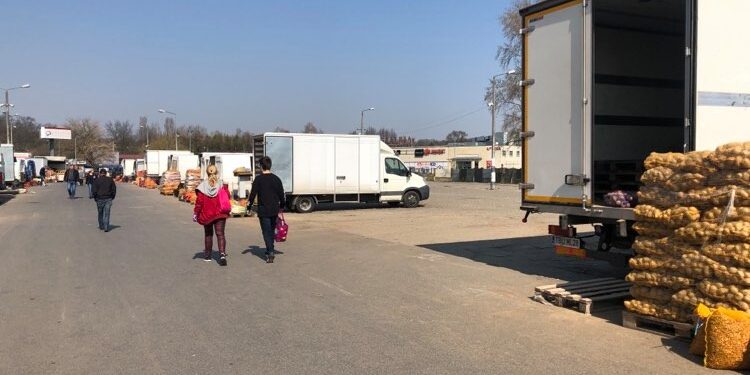 Sandomierz: Targowica funkcjonuje zgodnie z nowymi wymogami sanitarnymi.