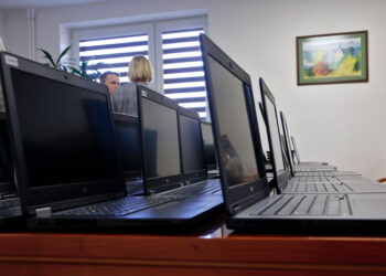 Staszów. Komputery dla uczniów i nauczycieli