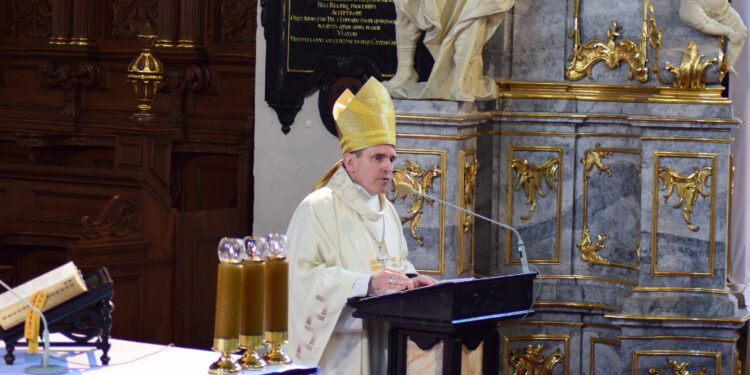 Sandomierz: 140 tysięcy złotych na sprzęt medyczny od kapłanów diecezji sandomierskiej.