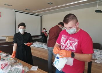 Koprzywnica: Bezpłatne maseczki dla mieszkańców.