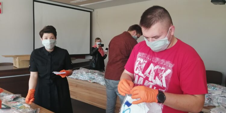 Koprzywnica: Bezpłatne maseczki dla mieszkańców.
