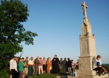 Majówki w czasie koronawirusa. O nabożeństwach on-line mówi rzecznik diecezji sandomierskiej ks. Tomasz Lis.