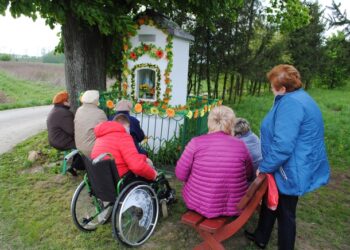 Majówki w czasie koronawirusa. O nabożeństwach on-line mówi rzecznik diecezji sandomierskiej ks. Tomasz Lis.