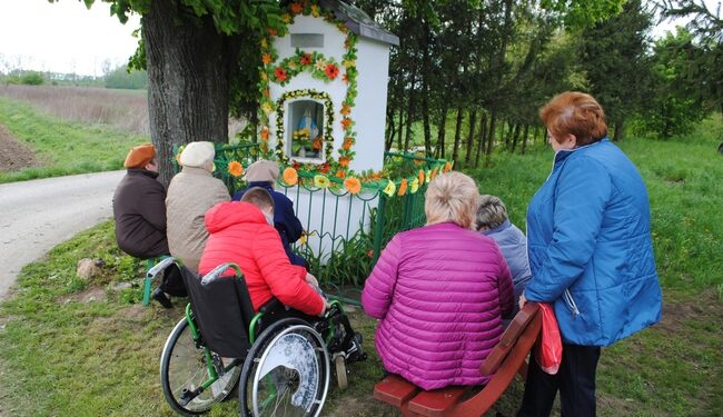 Majówki w czasie koronawirusa. O nabożeństwach on-line mówi rzecznik diecezji sandomierskiej ks. Tomasz Lis.