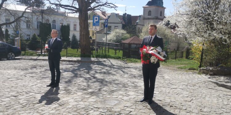 Sandomierz: Władze miasta i powiatu upamiętniły 10. rocznicę katastrofy pod Smoleńskiem.