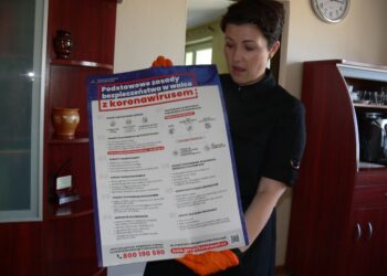 Koprzywnica: Sto plakatów od terytorialsów przypomina o zasadach w czasie epidemii.