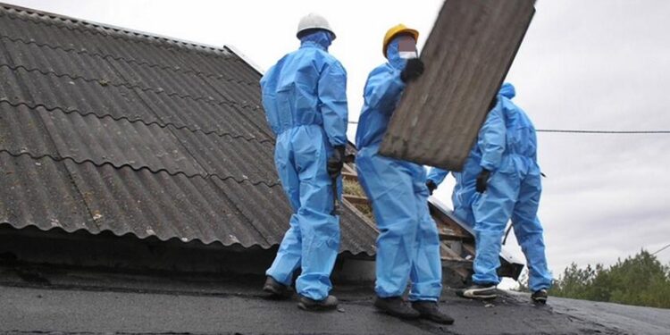 Mielec: Czas na utylizację azbestu.