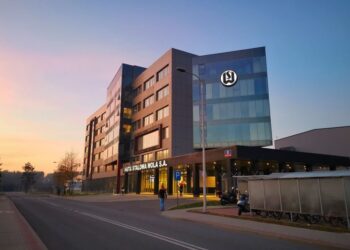 Stalowa Wola: HSW wspiera placówki medyczne w walce z epidemią