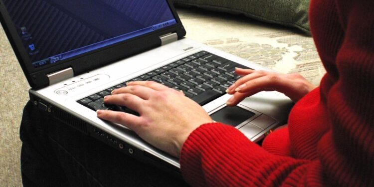 Grębów. Gmina kupi laptopy dla uczniów i nauczycieli