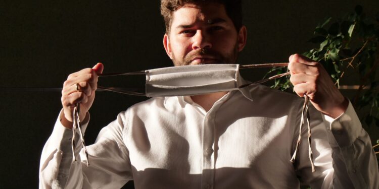 Stalowa Wola: Ruszyło rozdawanie mieszkańcom maseczek ochronnych