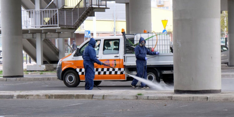Stalowa Wola: Odkażanie miasta trwa
