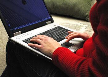 Nowa Dęba. Chcą kupić laptopy dla uczniów