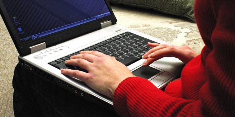 Nowa Dęba. Chcą kupić laptopy dla uczniów