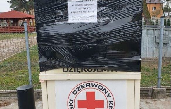 Sandomierz: Część pojemników PCK na odzież używaną nieczynna.