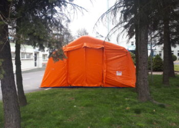 Sandomierz: Mobilny Punkt Pobrań do testów kontrolnych na obecność koronawirusa.