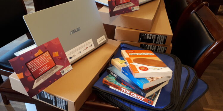 Sandomierz: Laptopy dla szkół podstawowych.