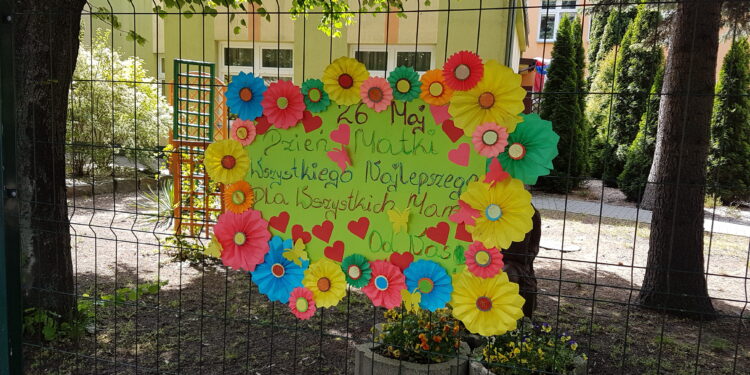 Tarnobrzeg. Dzień Matki  w Zakładzie Pielęgnacyjno-Opiekuńczym.