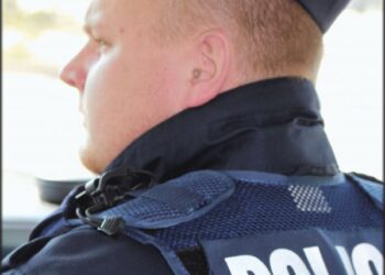 Staszów, Tarnobrzeg. Policjant  w czasie wolnym od służby udaremnił jazdę pijanemu kierowcy.
