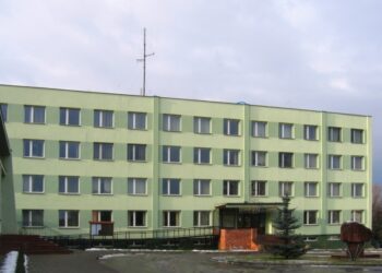 Staszów. Urząd Miasta i Gminy powoli otwiera się dla interesantów