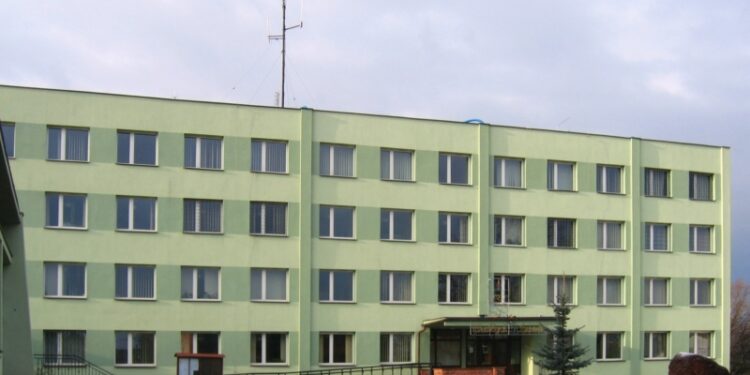 Staszów. Urząd Miasta i Gminy powoli otwiera się dla interesantów