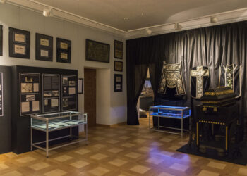 Rozmowa z dyrektorem Muzeum Historycznego Miasta Tarnobrzega, Tadeuszem Zychem o wystawie pod tytułem „In articulo mortis – Umrzeć w Tarnobrzegu”.