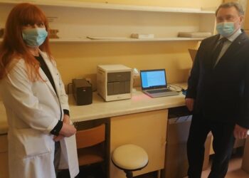 Sandomierz: Urządzenie do wykonywania testów na koronawirusa dotarło do szpitala.