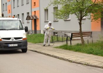 Nowa Dęba. Dezynfekcja miejsc publicznych
