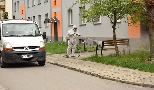 Nowa Dęba. Dezynfekcja miejsc publicznych