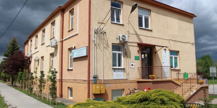 Gorzyce. Okienko podawcze w urzędzie gminy