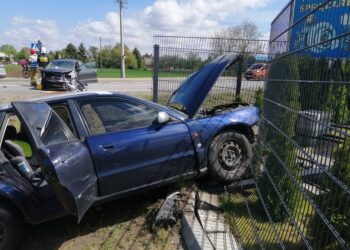 Gorzyce. Czołowe zderzenie na krajowej 77. Cztery osoby ranne.