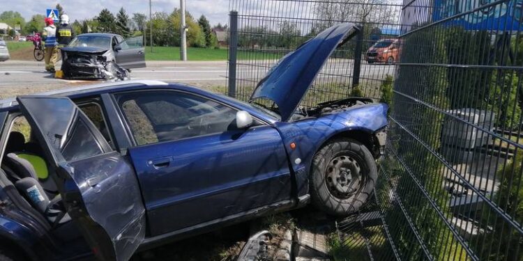 Gorzyce. Czołowe zderzenie na krajowej 77. Cztery osoby ranne.