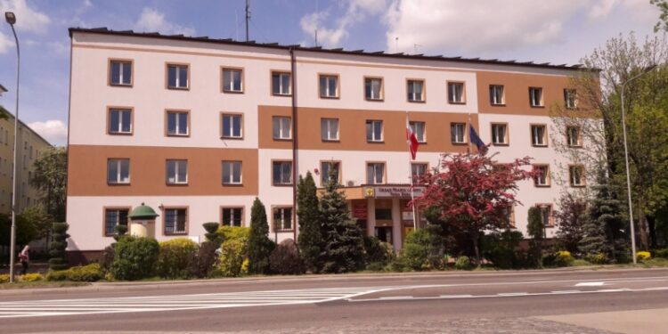 Baranów Sandomierski. Ćmielowska porcelana na wystawie w zamkowym muzeum