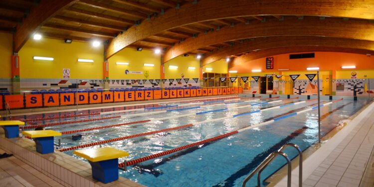 Sandomierz: Kryta pływalnia od dziś znowu czynna.