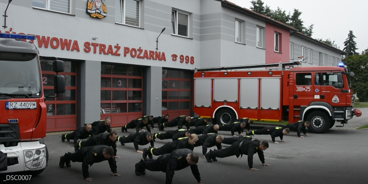 Tarnobrzeg. Strażacy również podjęli wyzwanie.