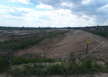 Sandomierz, Samborzec: Trwają prace na wałach.